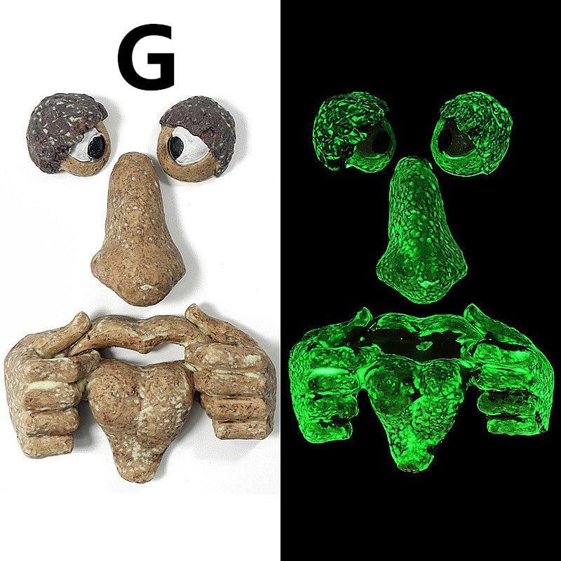 Gartenkunst, amüsante Skulptur mit altem Manngesicht, skurrile Baumgesicht